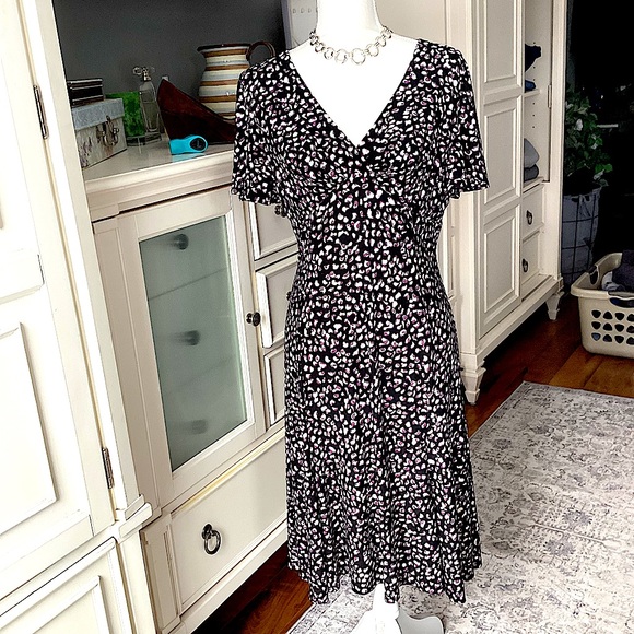 Chaps Dresses & Skirts - Chap’s size large black & purple V-neck flutter dress